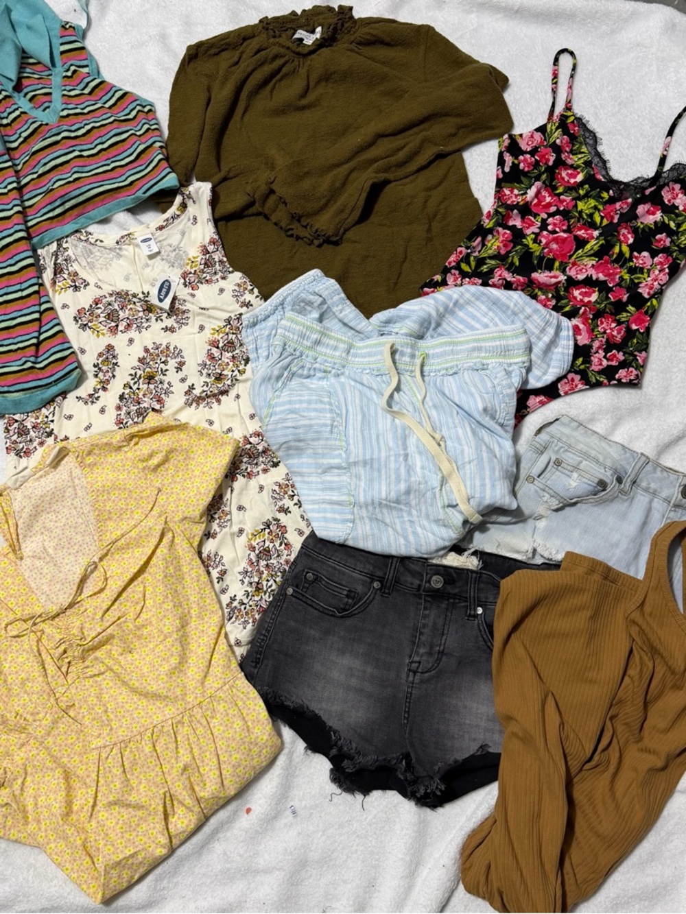 Size XS Womens Clothing Bundle- 12 items